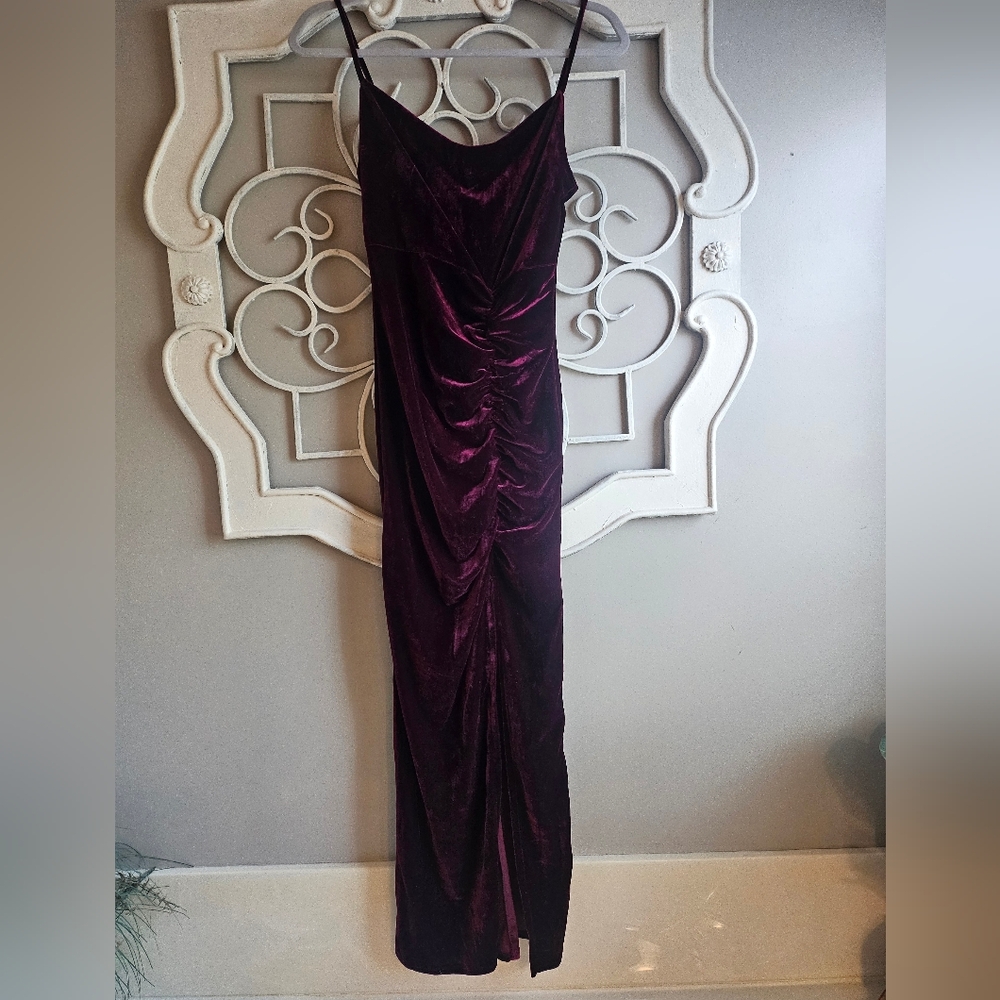 Euc long velvet body con dress (a97)